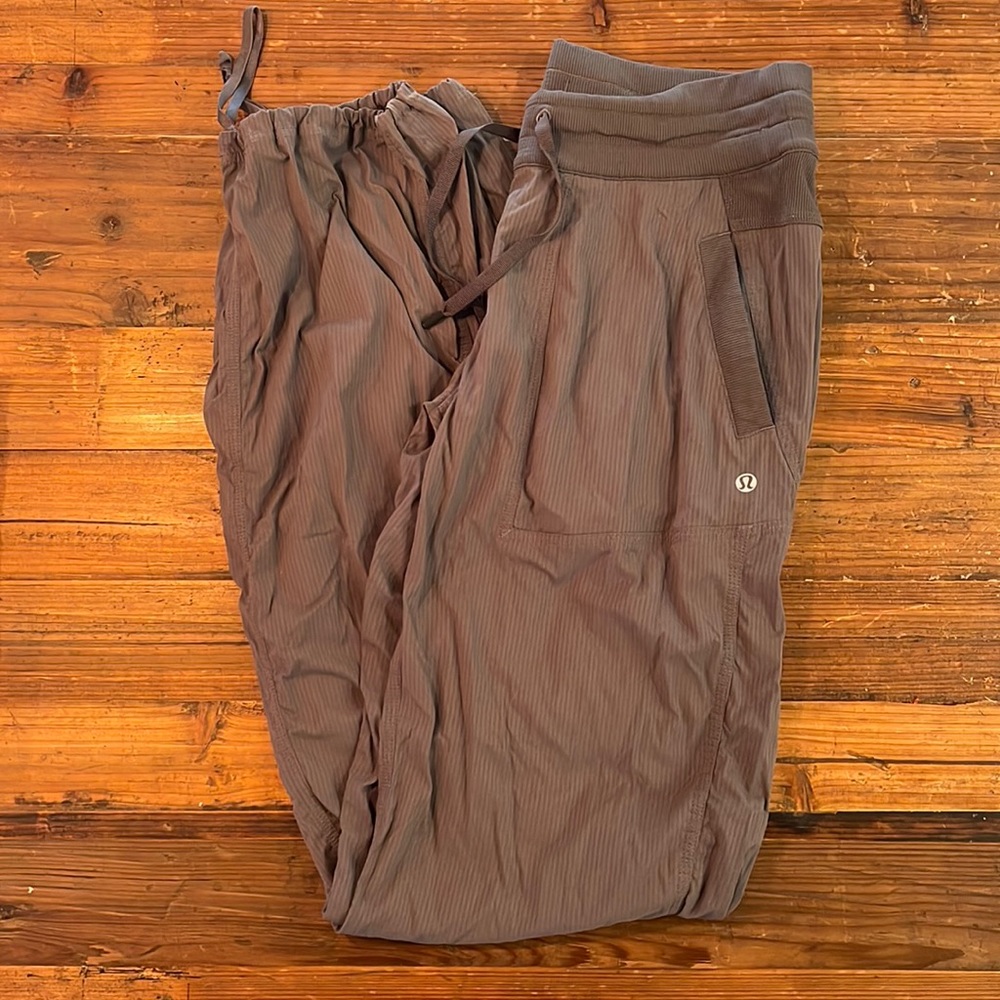 Studio Pant Jogger - Size 6.